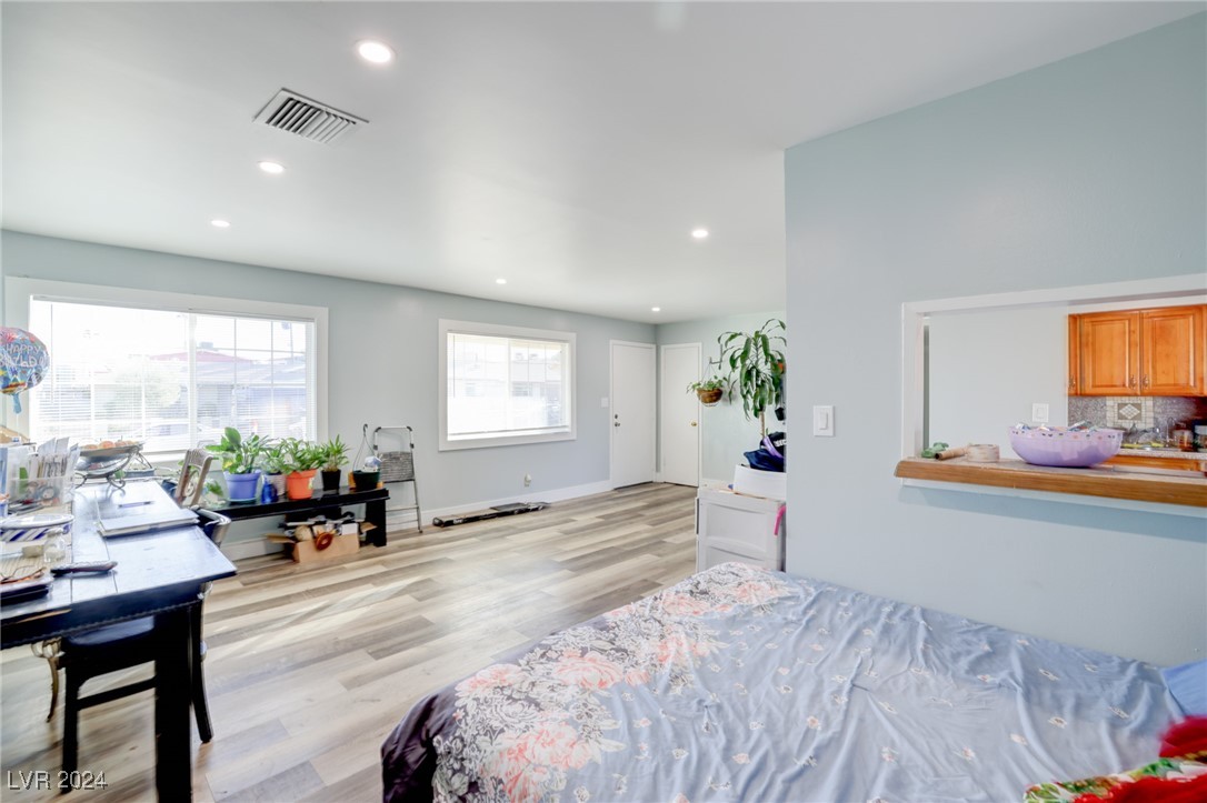 Las Vegas, Nevada 89107, United States, 3 Bedrooms Bedrooms, ,2 BathroomsBathrooms,Residential,Active,35313