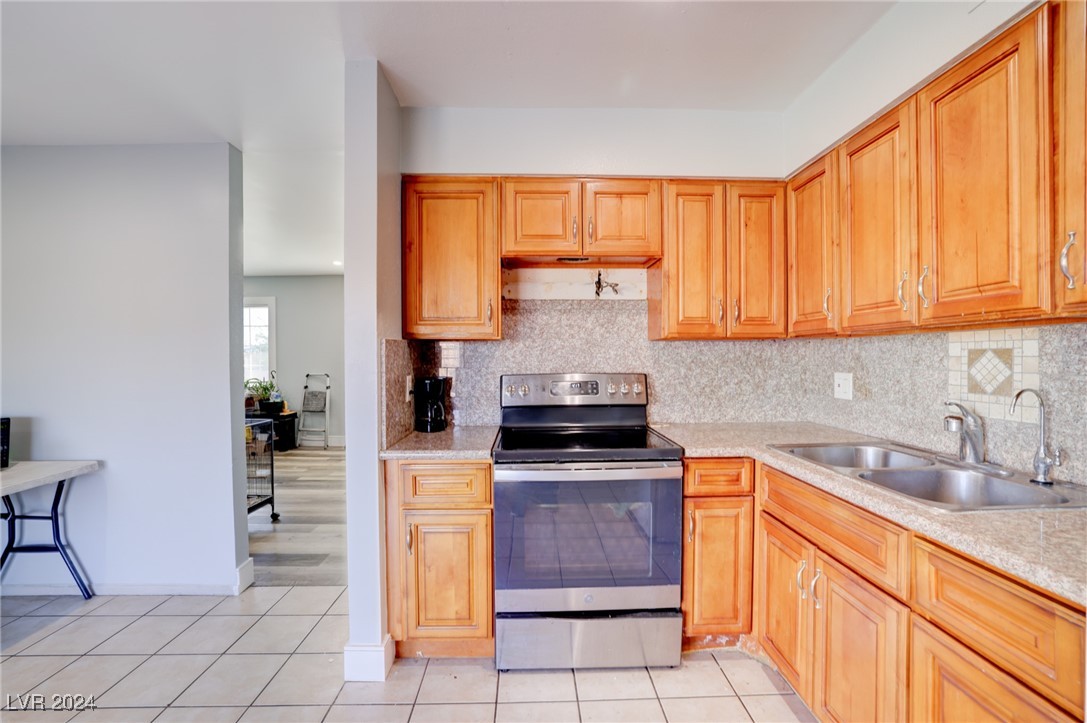 Las Vegas, Nevada 89107, United States, 3 Bedrooms Bedrooms, ,2 BathroomsBathrooms,Residential,Active,35313