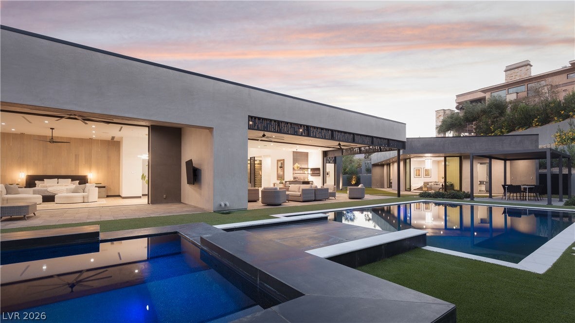 38 Skybird Court