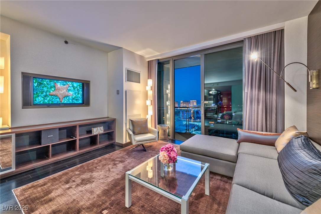 4381 W Flamingo Road 3904