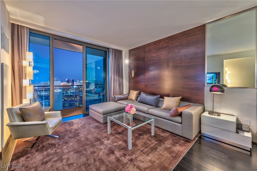 4381 W Flamingo Road 3904