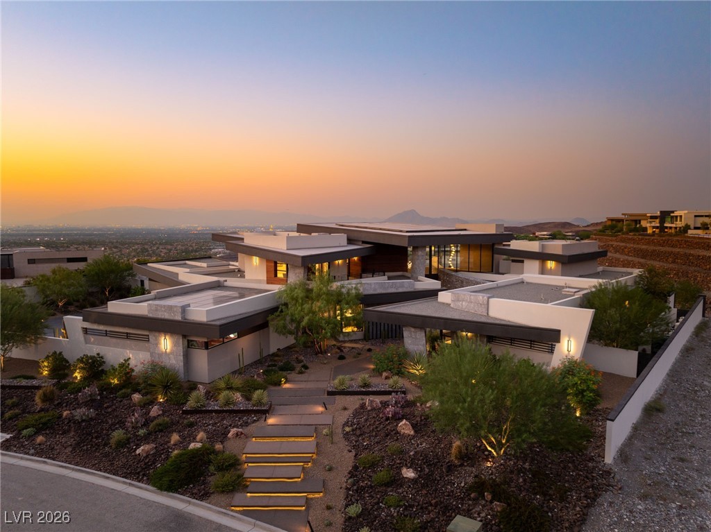 6 Vista Crescent Court