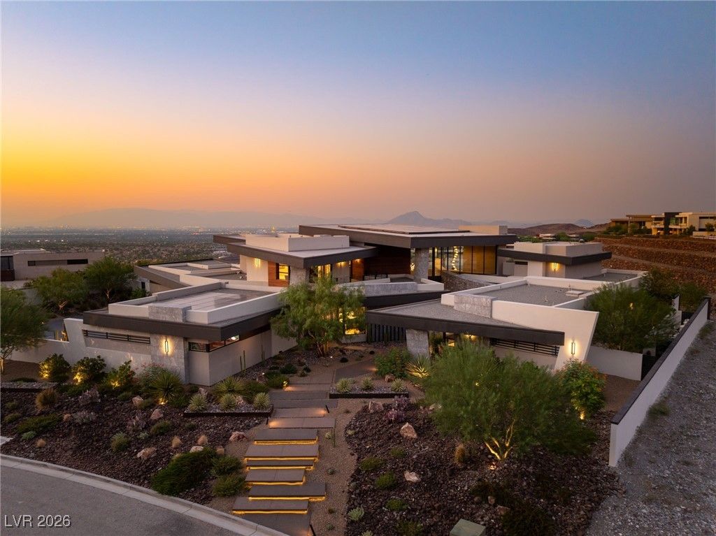 Photo of 6 Vista Crescent Court, Henderson, NV 89012 (MLS # 2752951)