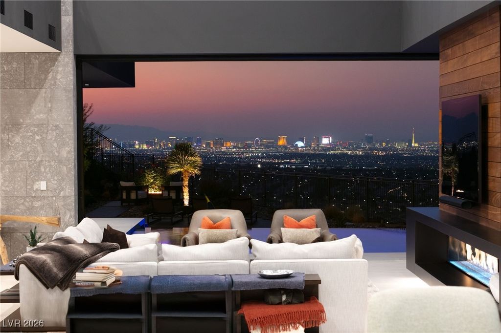 Photo of 6 Vista Crescent Court, Henderson, NV 89012 (MLS # 2752951)