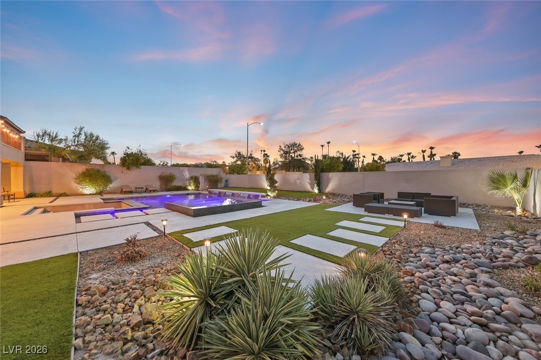 7148 White Bloom Avenue