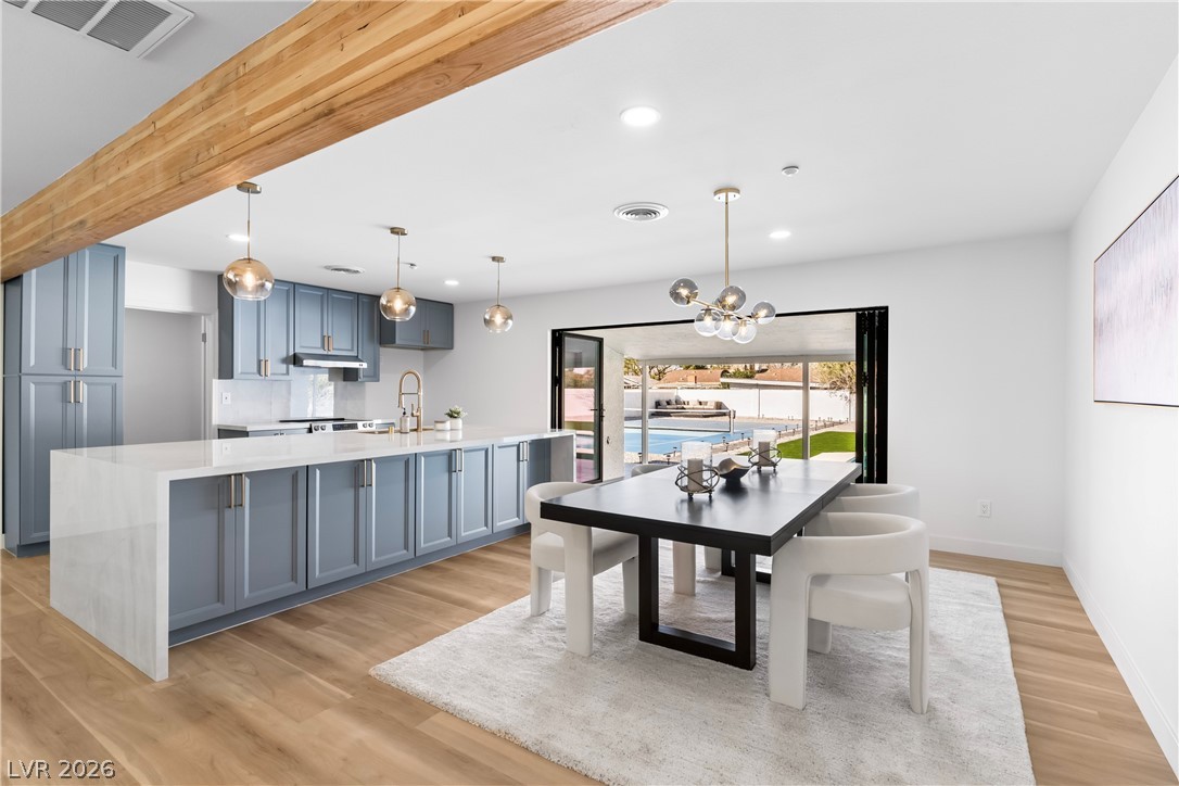 2106 W Oakey Boulevard