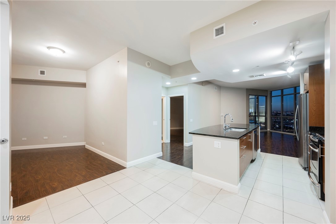 200 W Sahara Avenue 1810