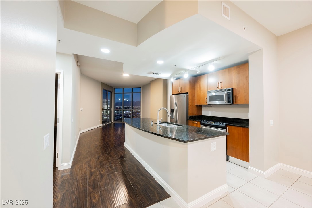 200 W Sahara Avenue 1810
