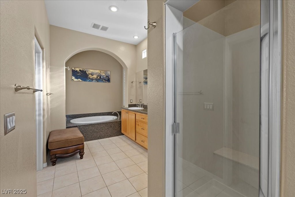 Henderson, Nevada 89011, United States, 3 Bedrooms Bedrooms, ,3 BathroomsBathrooms,Residential,Active,215117