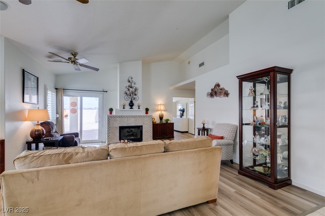 Henderson, Nevada 89074, United States, 3 Bedrooms Bedrooms, ,2 BathroomsBathrooms,Residential,Pending,140300