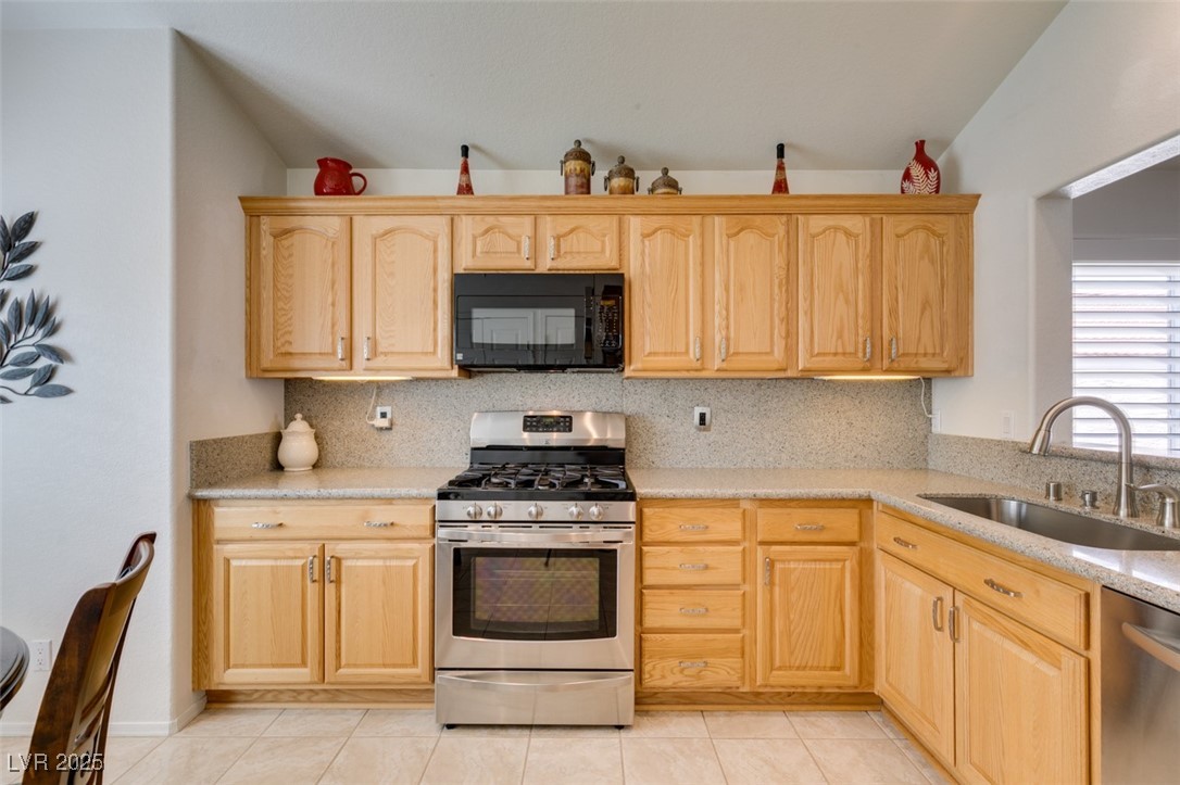 Henderson, Nevada 89074, United States, 3 Bedrooms Bedrooms, ,2 BathroomsBathrooms,Residential,Pending,140300