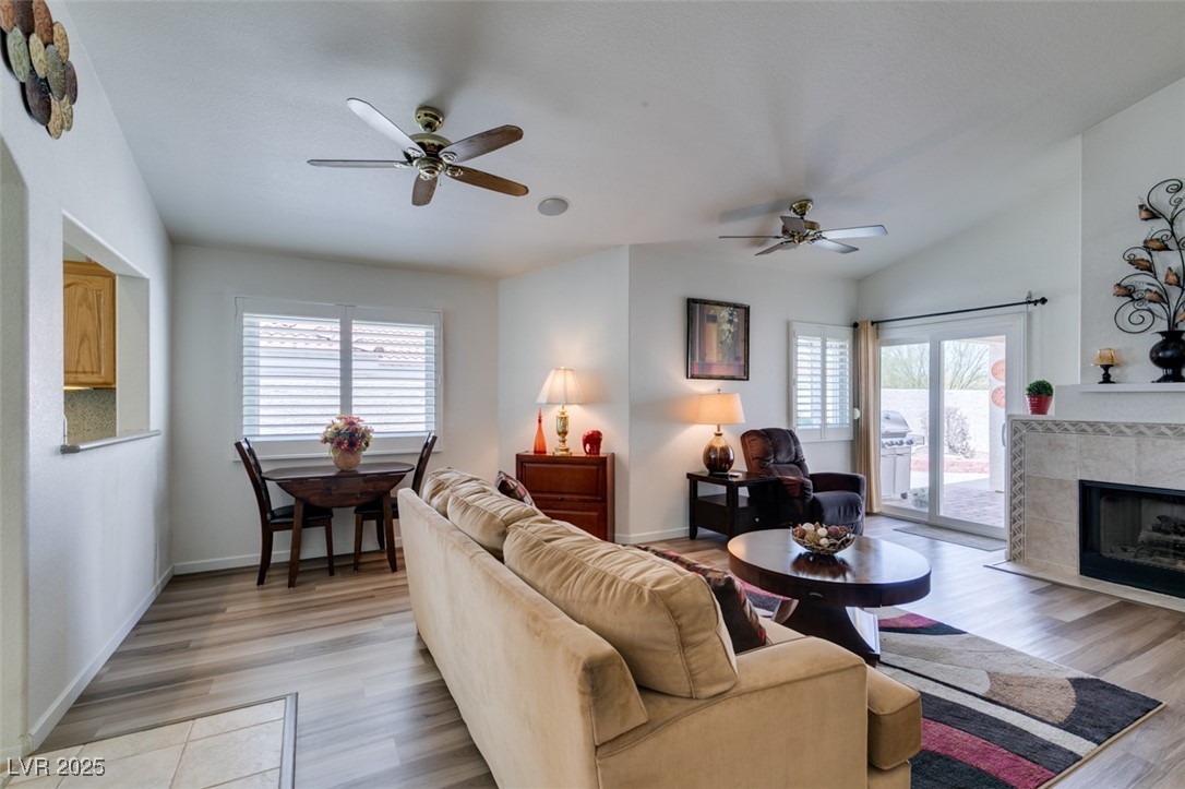 Henderson, Nevada 89074, United States, 3 Bedrooms Bedrooms, ,2 BathroomsBathrooms,Residential,Pending,140300