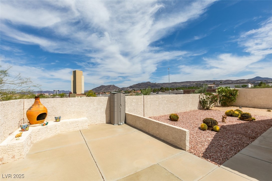 Henderson, Nevada 89074, United States, 3 Bedrooms Bedrooms, ,2 BathroomsBathrooms,Residential,Pending,140300