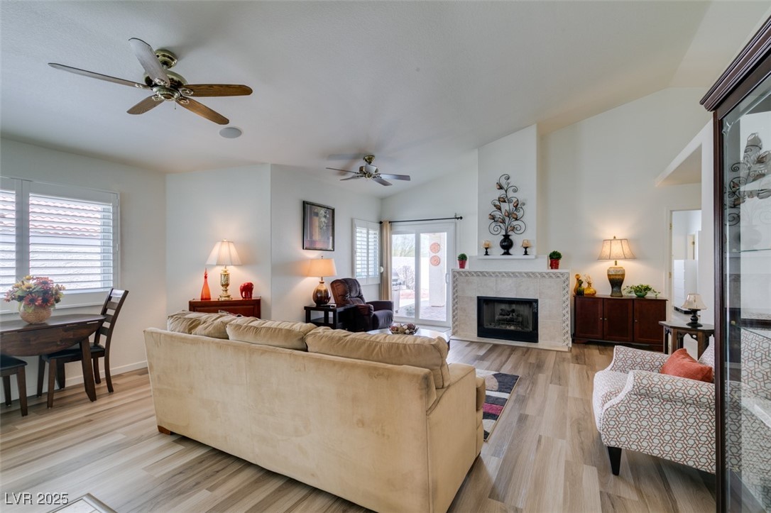 Henderson, Nevada 89074, United States, 3 Bedrooms Bedrooms, ,2 BathroomsBathrooms,Residential,Pending,140300