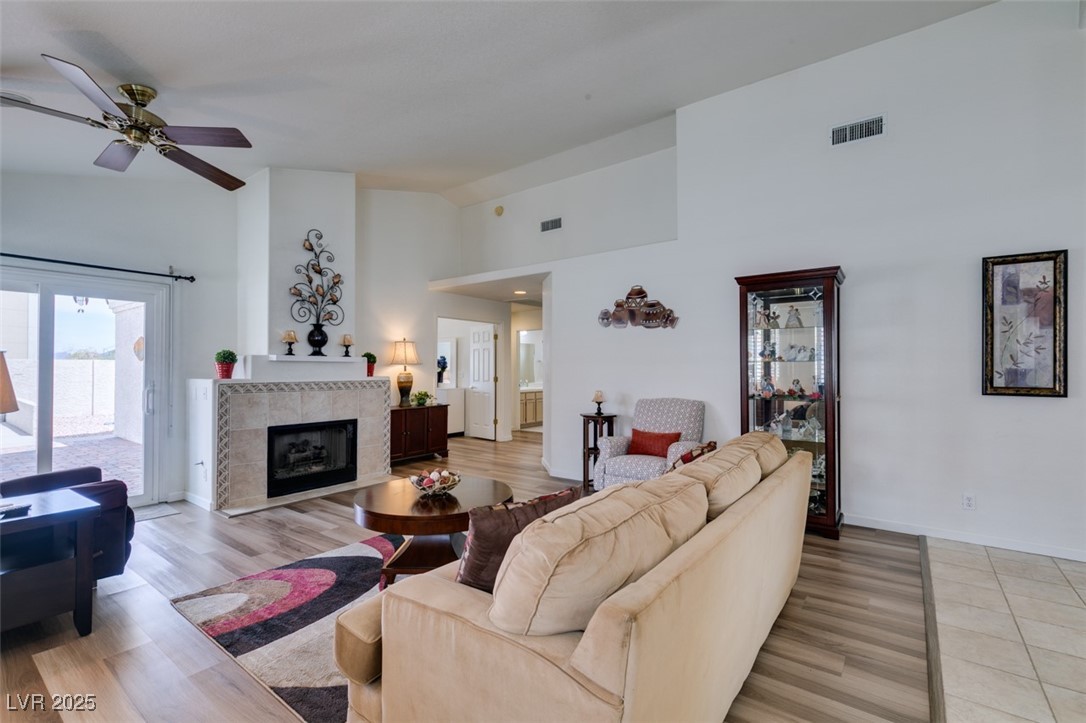 Henderson, Nevada 89074, United States, 3 Bedrooms Bedrooms, ,2 BathroomsBathrooms,Residential,Pending,140300