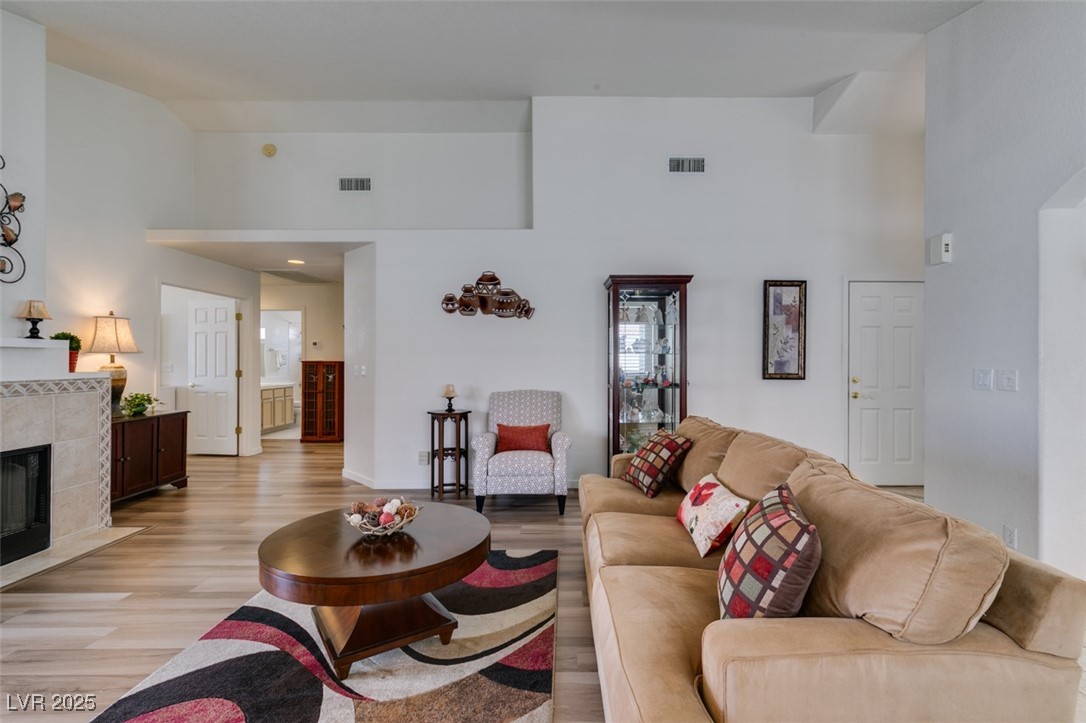 Henderson, Nevada 89074, United States, 3 Bedrooms Bedrooms, ,2 BathroomsBathrooms,Residential,Pending,140300