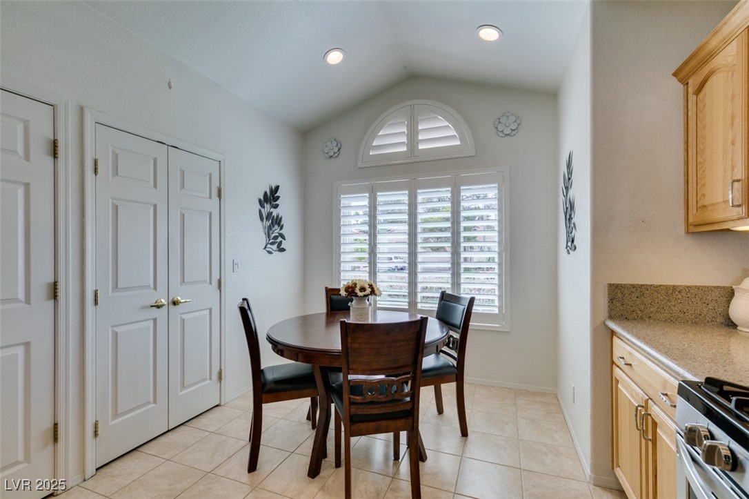 Henderson, Nevada 89074, United States, 3 Bedrooms Bedrooms, ,2 BathroomsBathrooms,Residential,Pending,140300