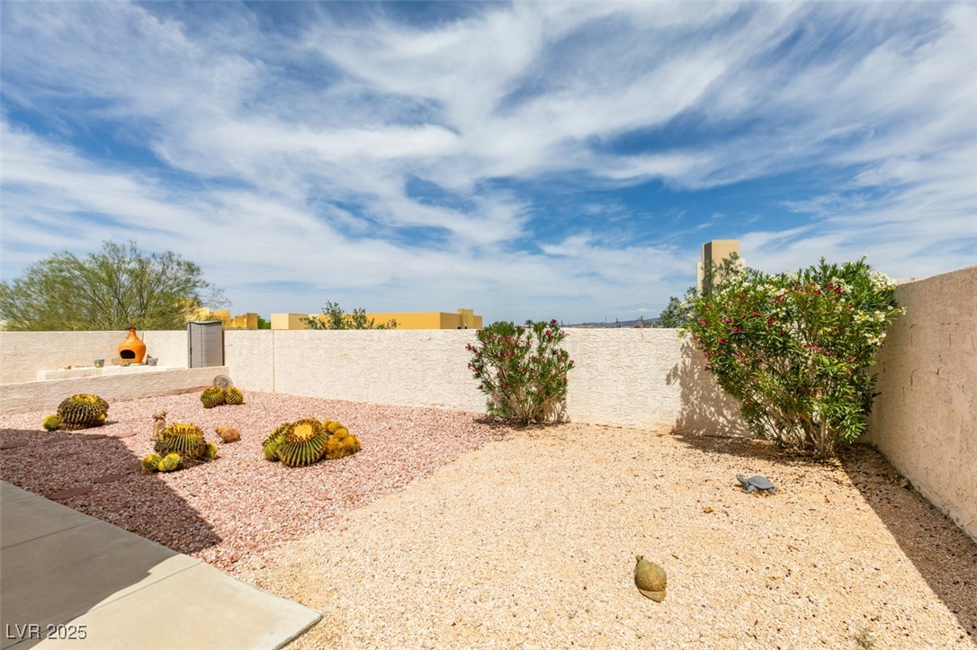 Henderson, Nevada 89074, United States, 3 Bedrooms Bedrooms, ,2 BathroomsBathrooms,Residential,Pending,140300