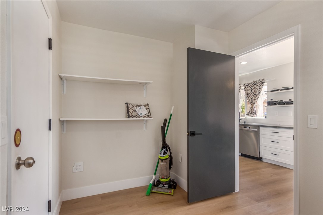 8705 Villa Ridge Drive, Las Vegas, Nevada image 32