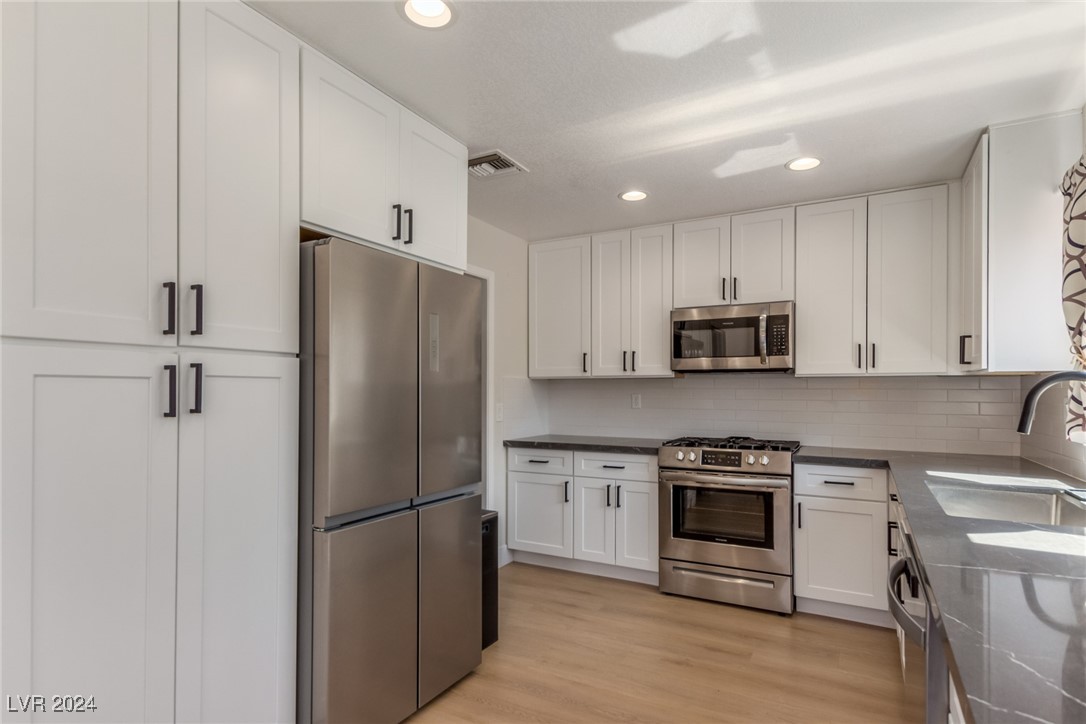 8705 Villa Ridge Drive, Las Vegas, Nevada image 16