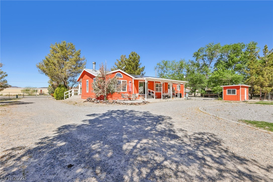 4261 N Leslie Street