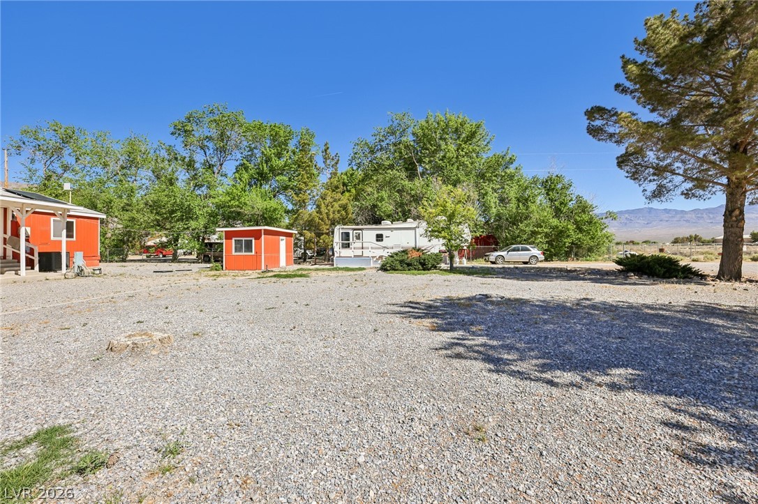 4261 N Leslie Street