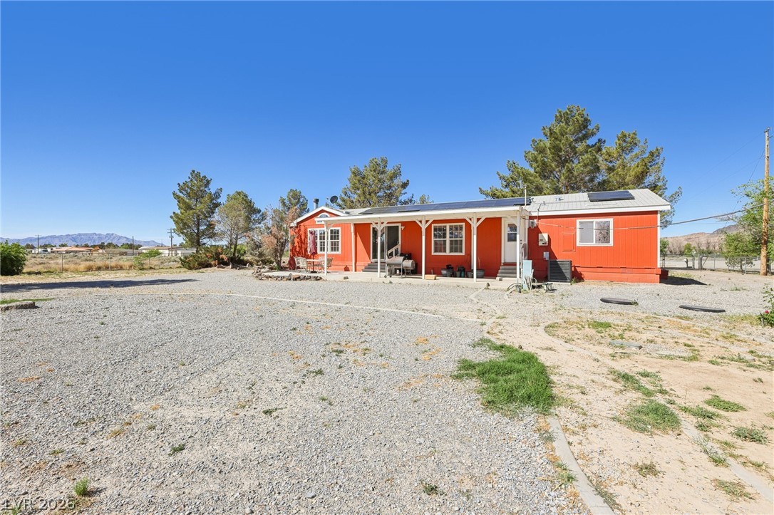 4261 N Leslie Street