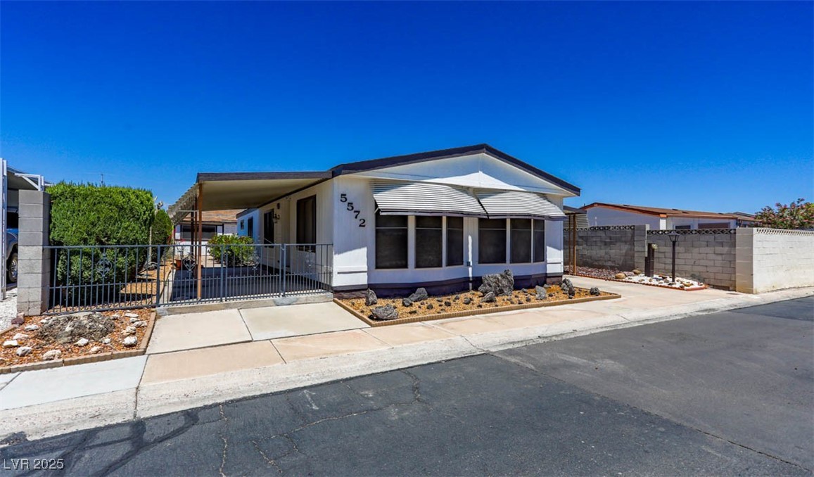 5572 Tres Piedras Road, Las Vegas, Nevada image 2