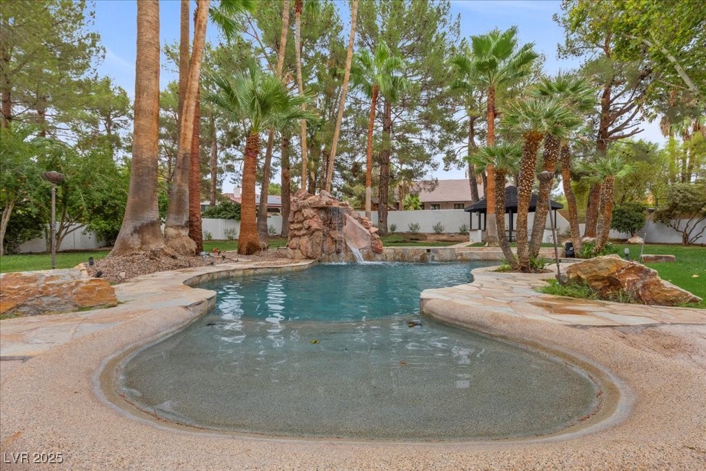 Henderson, Nevada 89014, United States, 4 Bedrooms Bedrooms, ,4 BathroomsBathrooms,Residential,Active,198890