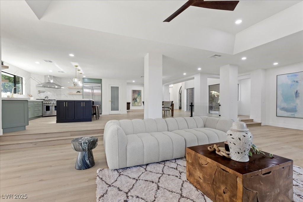 Henderson, Nevada 89014, United States, 4 Bedrooms Bedrooms, ,4 BathroomsBathrooms,Residential,Active,198890