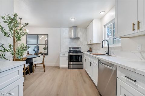 Townhouse For Sale - 421 Greenbriar Townhouse Way<br/> Las Vegas, NV 89121