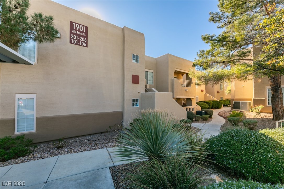 1901 Villa Palms Court 103