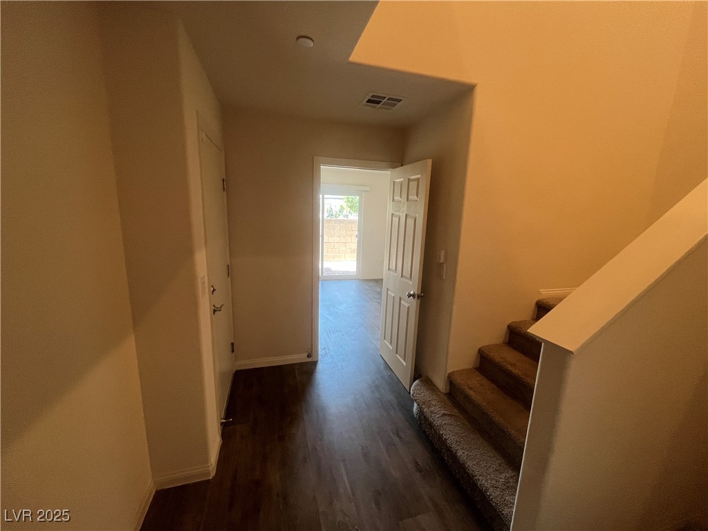 6904 Crescent Gold Street