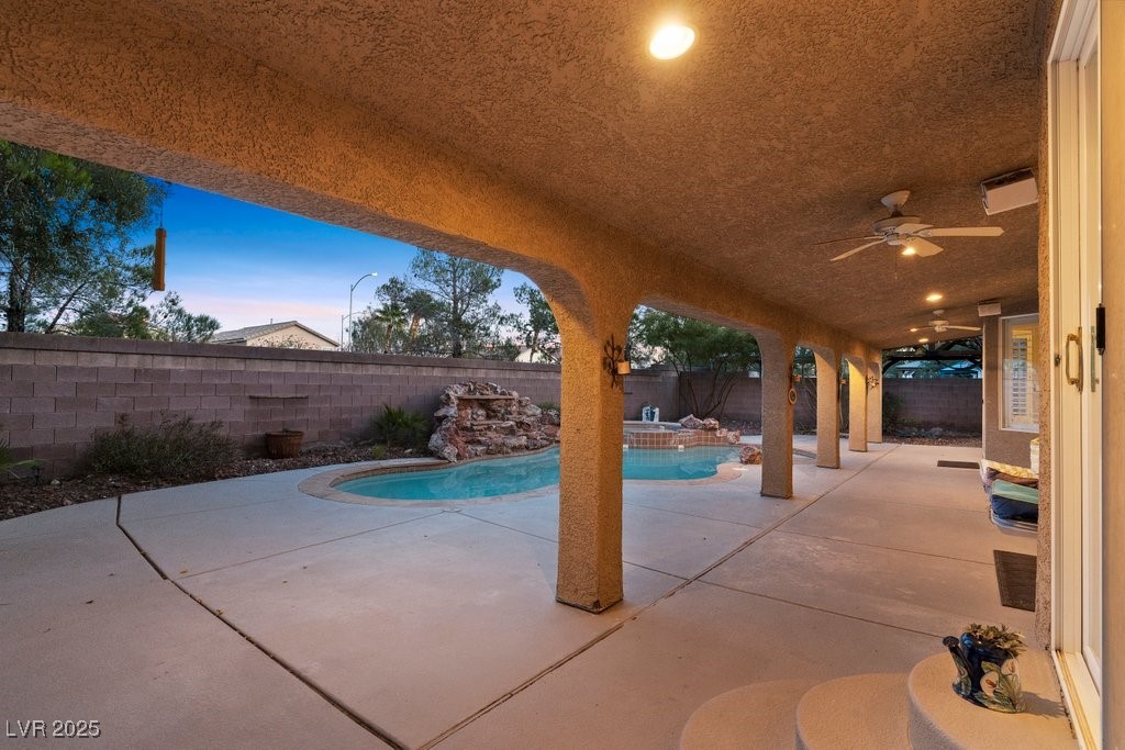 7550 Jacaranda Bay Street