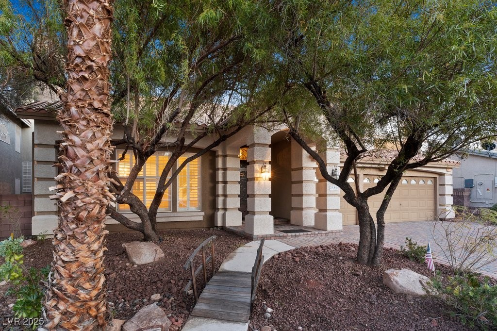 7550 Jacaranda Bay Street