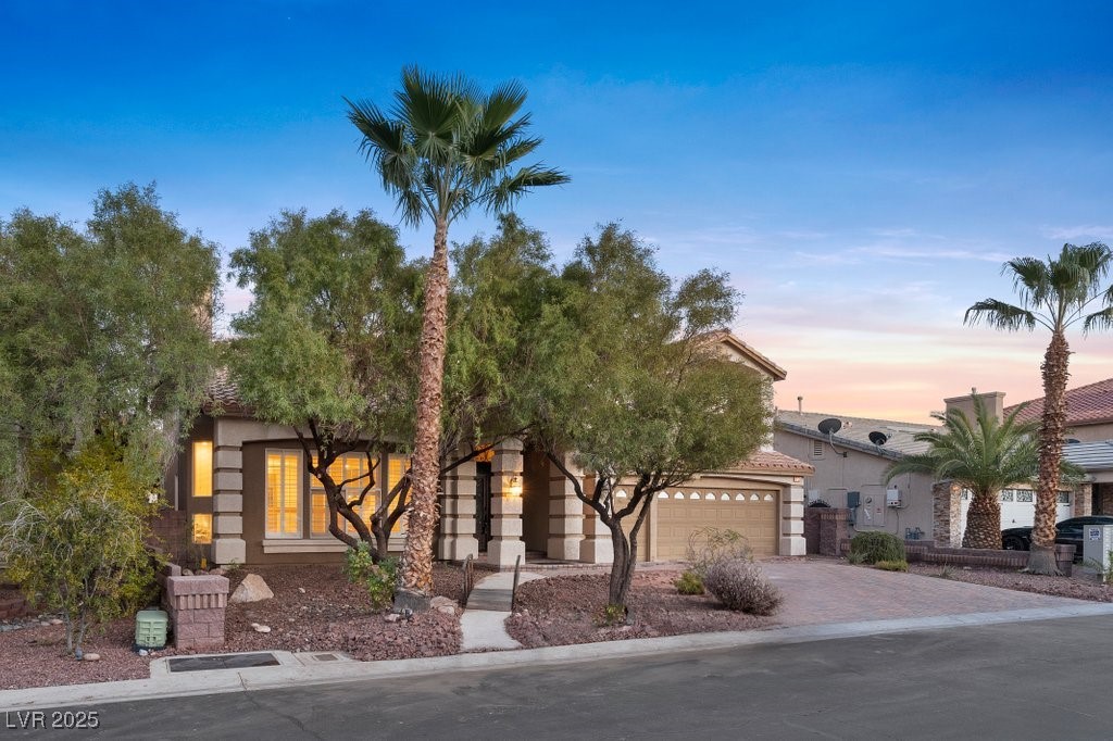 7550 Jacaranda Bay Street