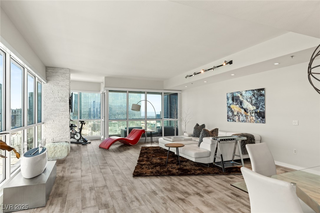 4525 Dean Martin Drive 2800