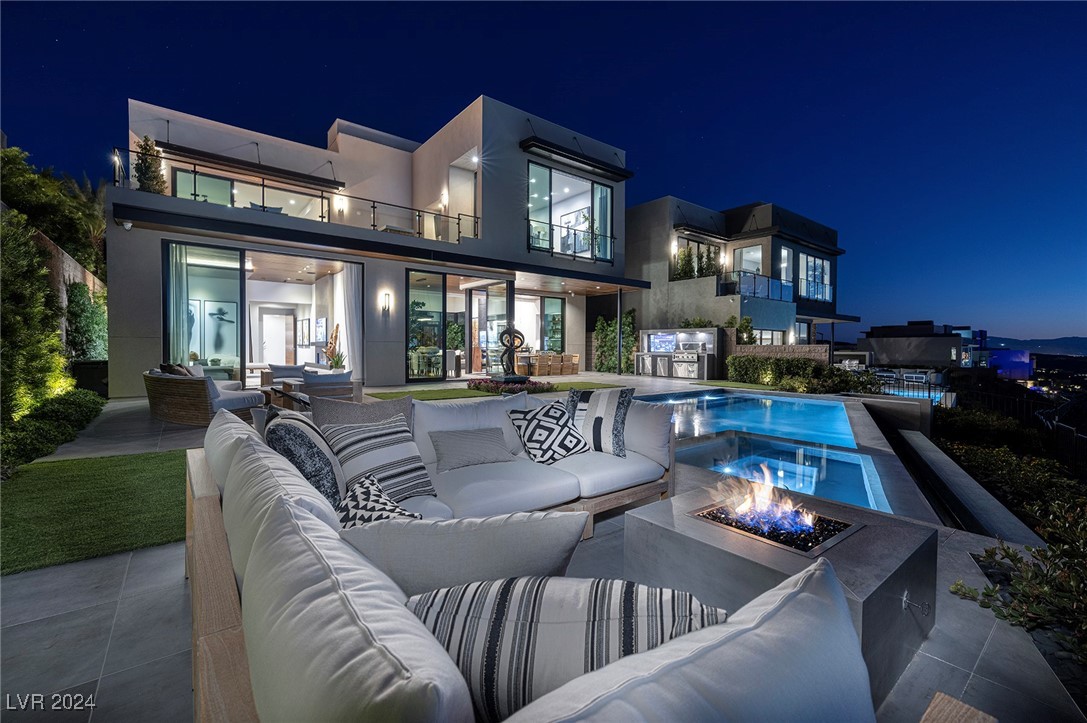 496 Overlook Rim Drive