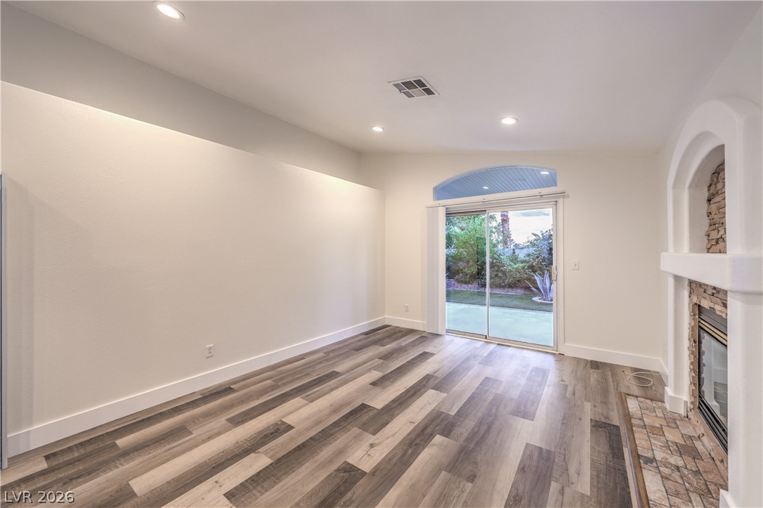 8233 W Rochelle Avenue