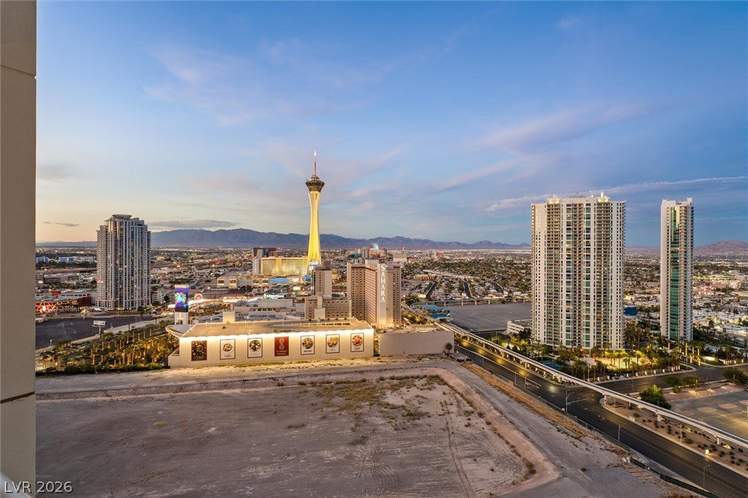 2747 Paradise Road PH 3002