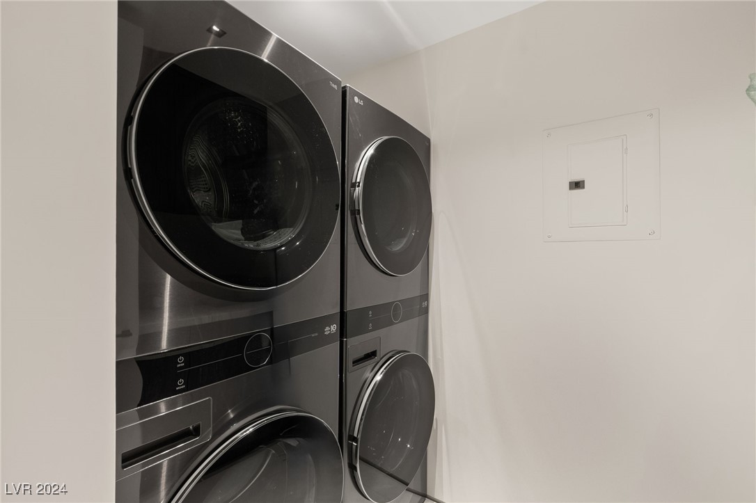 Las Vegas, Nevada 89158, United States, 2 Bedrooms Bedrooms, ,3 BathroomsBathrooms,Residential,Active,27077