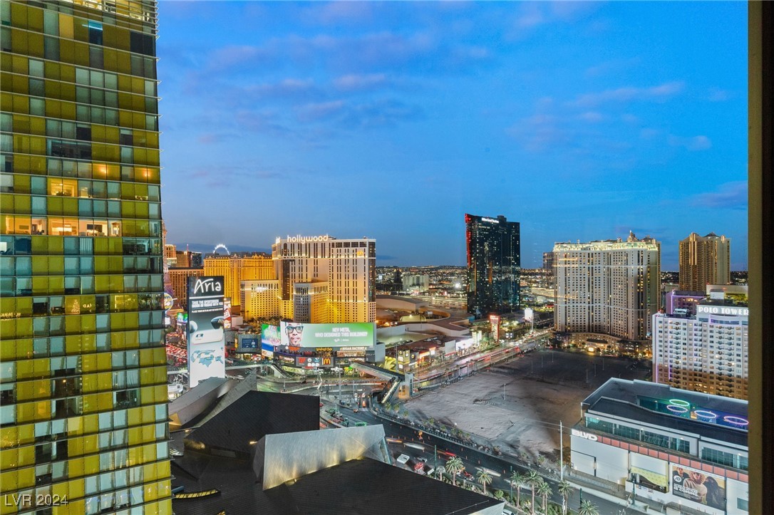 Las Vegas, Nevada 89158, United States, 2 Bedrooms Bedrooms, ,3 BathroomsBathrooms,Residential,Active,27077