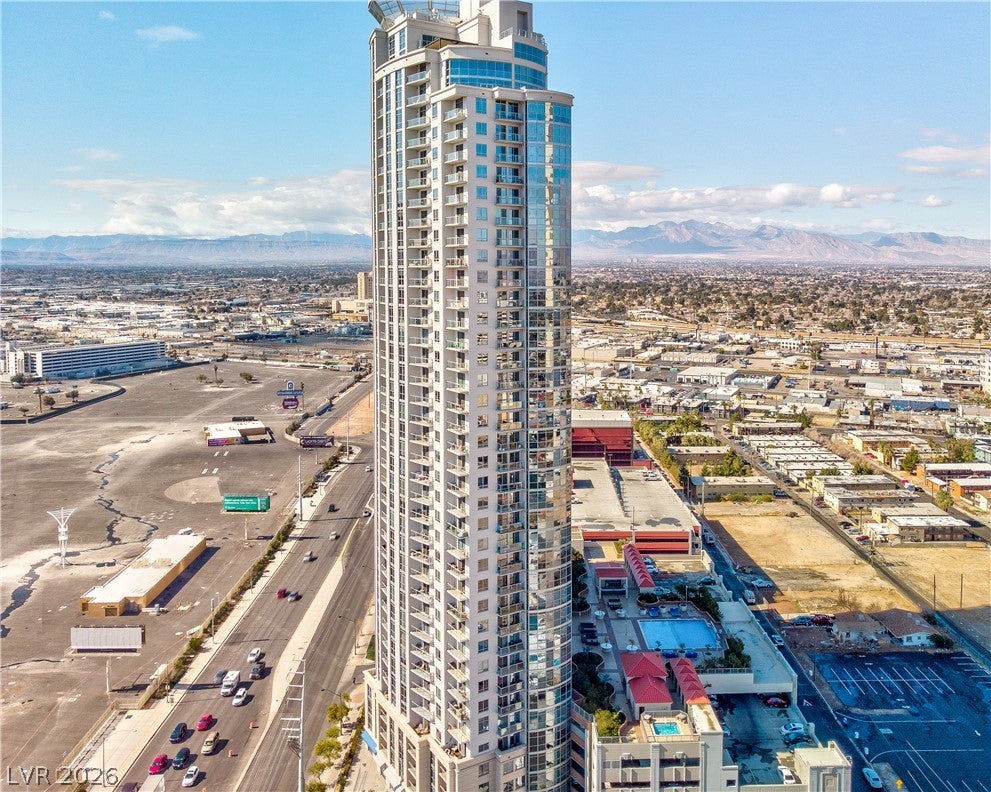 200 W Sahara Avenue 2004