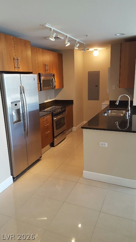 200 W Sahara Avenue 2004