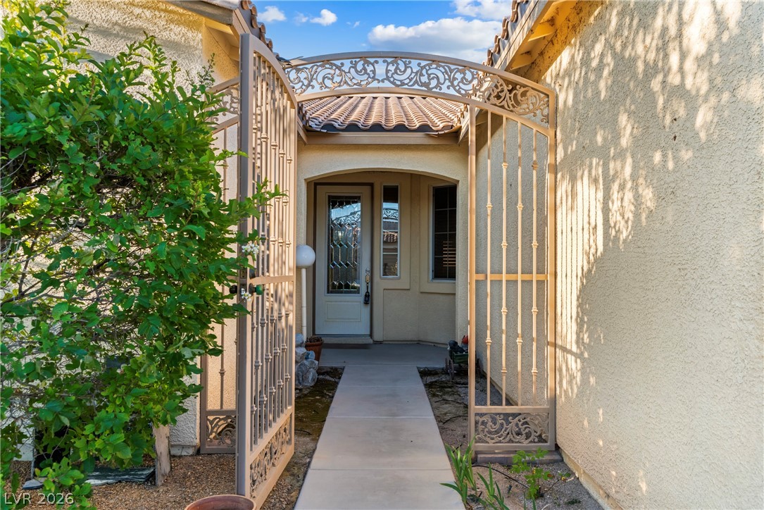 5823 Reeves Springs Avenue