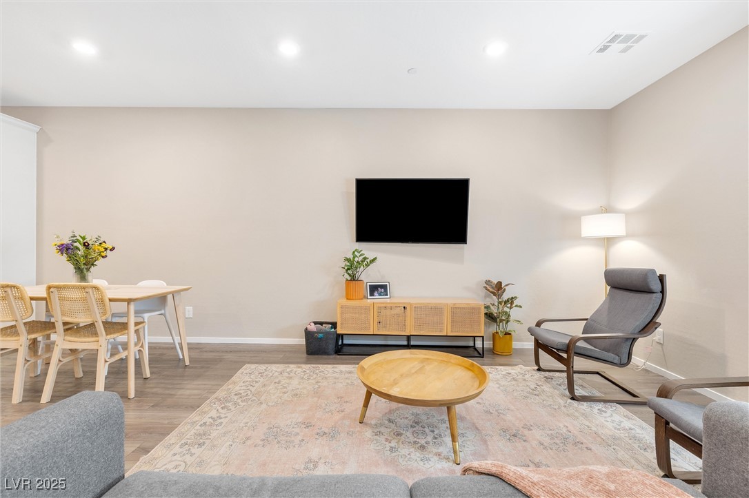 Las Vegas, Nevada 89148, United States, 3 Bedrooms Bedrooms, ,3 BathroomsBathrooms,Residential,Pending,107933