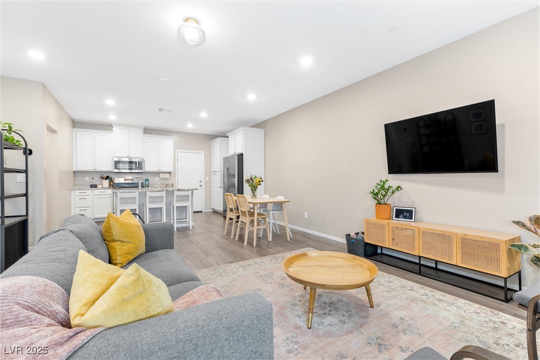 Las Vegas, Nevada 89148, United States, 3 Bedrooms Bedrooms, ,3 BathroomsBathrooms,Residential,Pending,107933