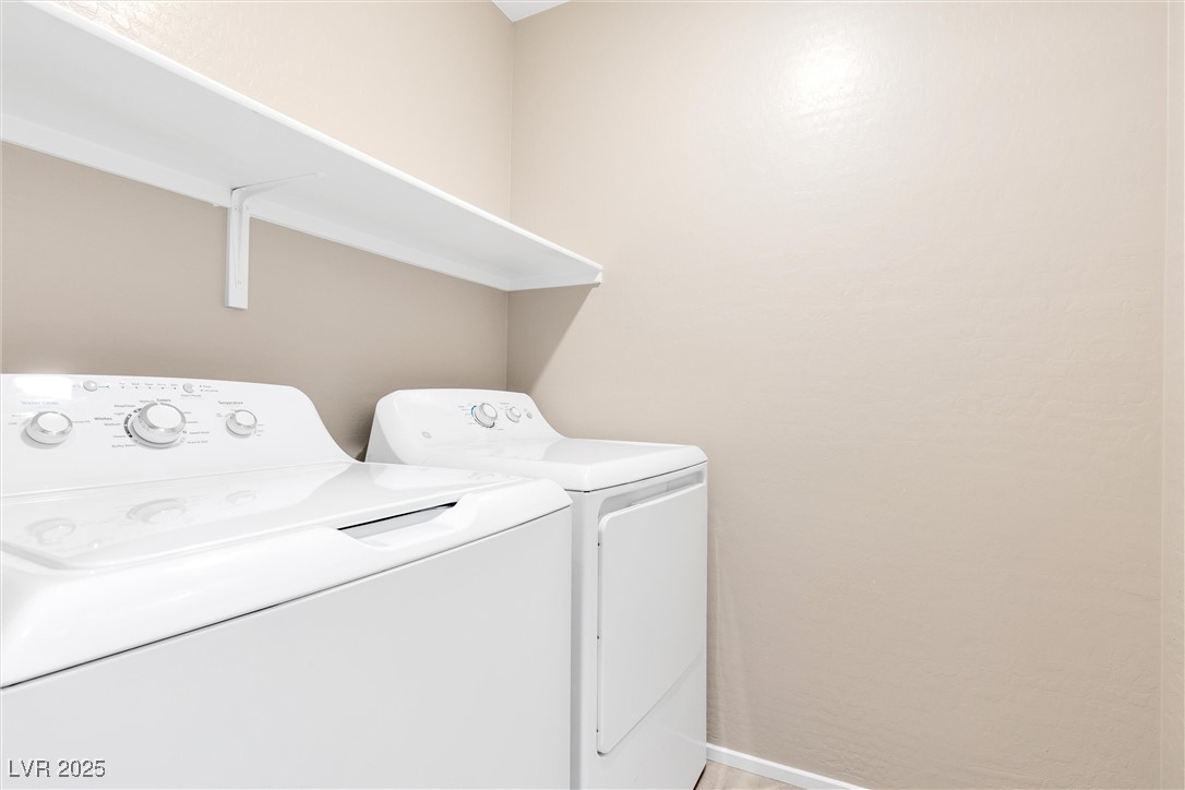 Las Vegas, Nevada 89148, United States, 3 Bedrooms Bedrooms, ,3 BathroomsBathrooms,Residential,Pending,107933