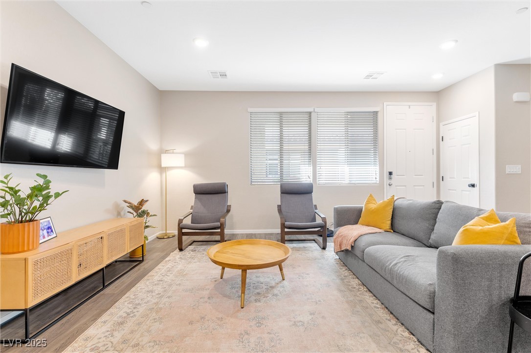 Las Vegas, Nevada 89148, United States, 3 Bedrooms Bedrooms, ,3 BathroomsBathrooms,Residential,Pending,107933