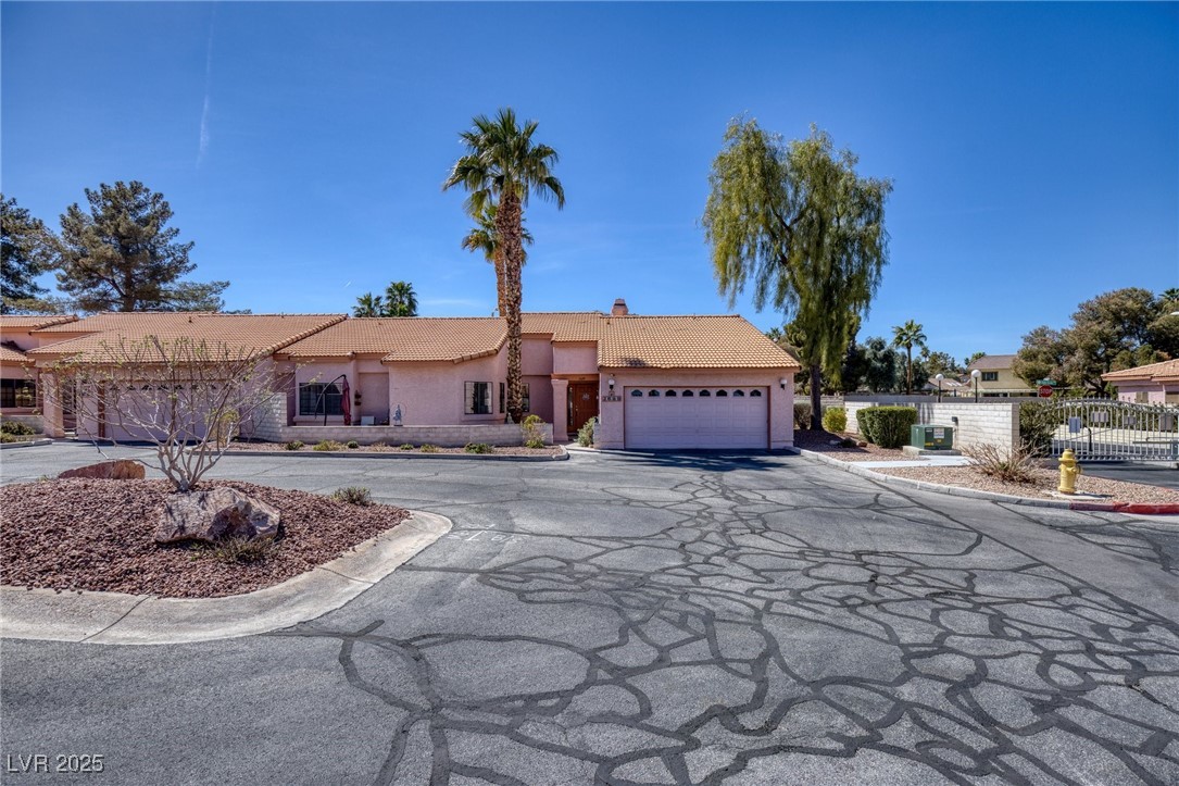2699 Aldonza Drive, Henderson, Nevada image 2
